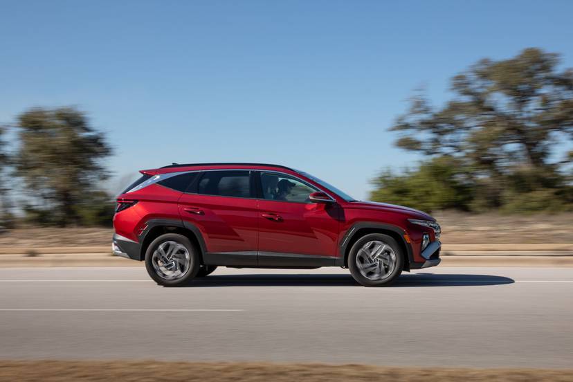 hyundai-tucson-hybrid-limited-awd-2025-01-exterior-dynamic-profile