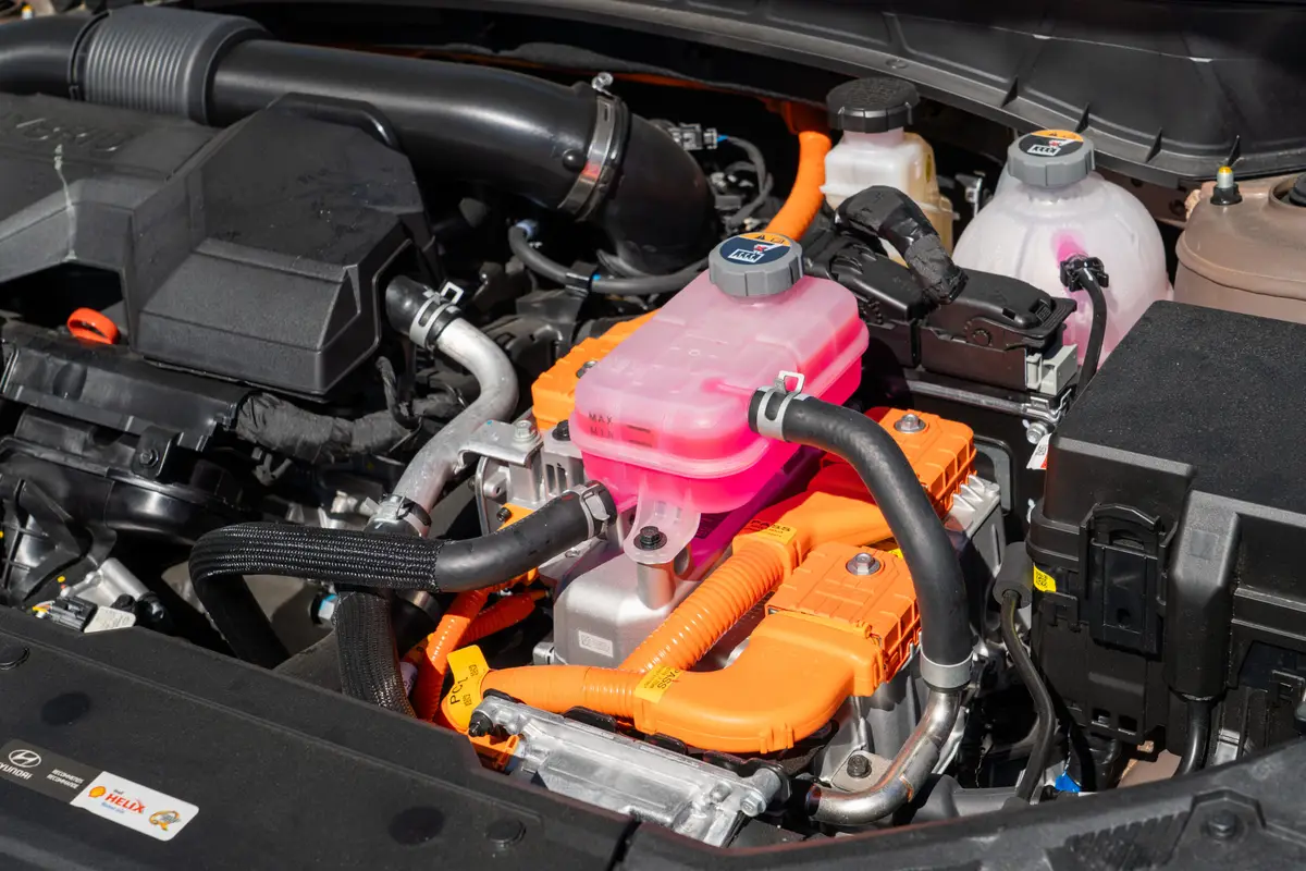 hyundai tucson hybrid limited awd 2026 07 exterior engine bay scaled jpg