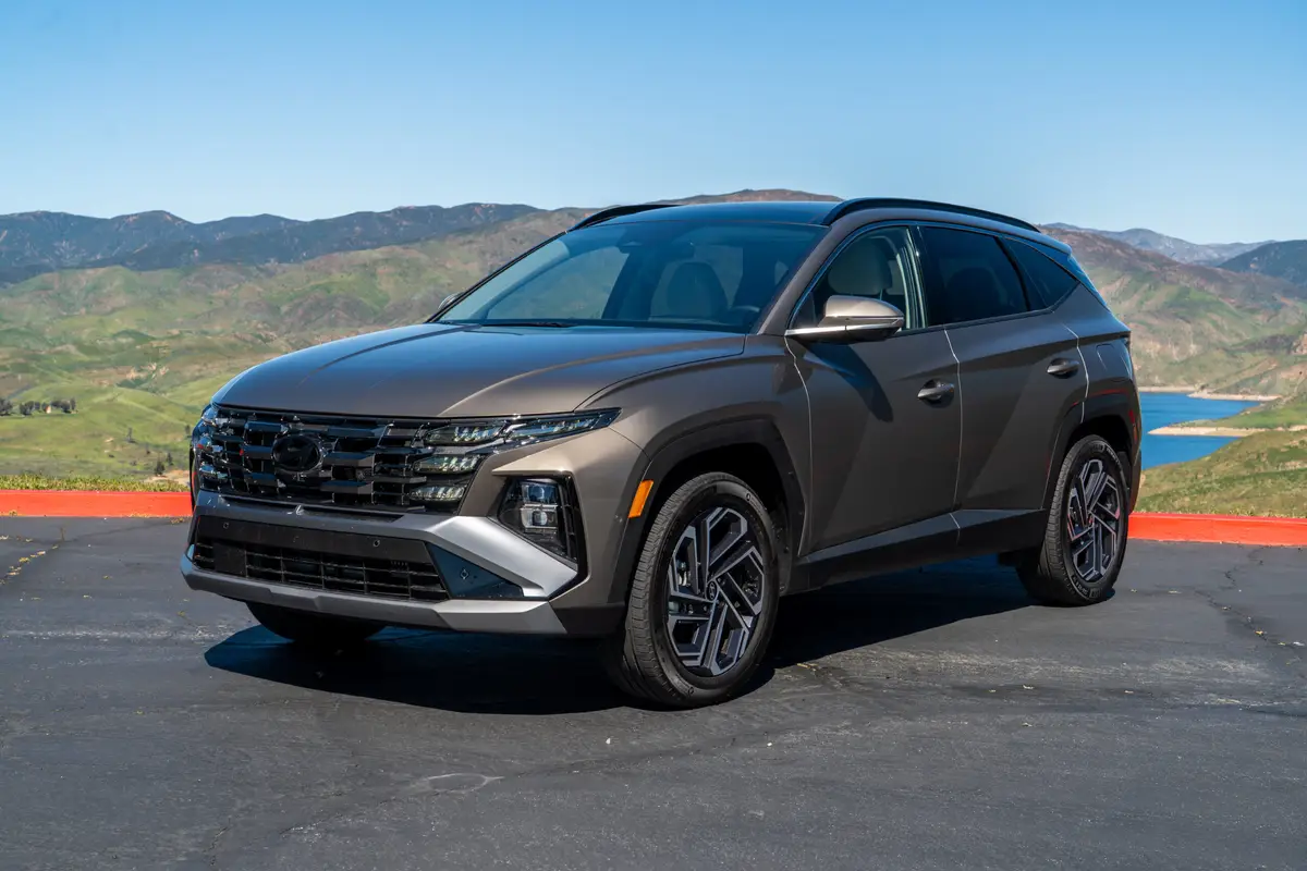 hyundai tucson hybrid limited awd 2026 08 exterior front angle 1 scaled jpg