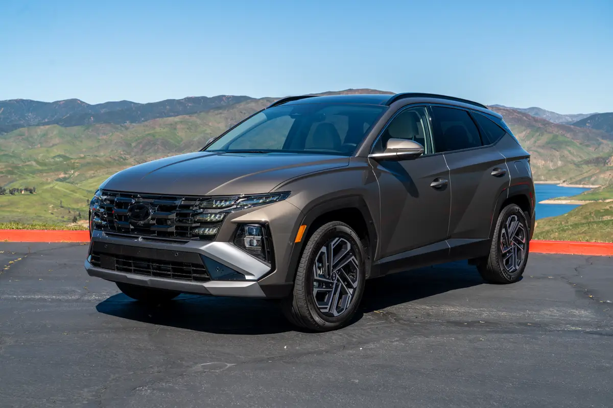 hyundai tucson hybrid limited awd 2026 08 exterior front angle jpg