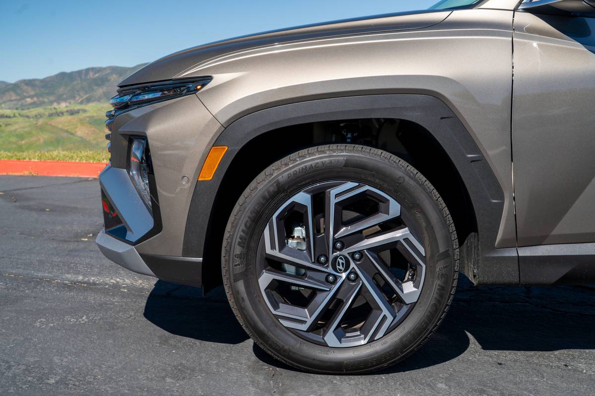 hyundai tucson hybrid limited awd 2026 11 exterior wheel scaled jpg