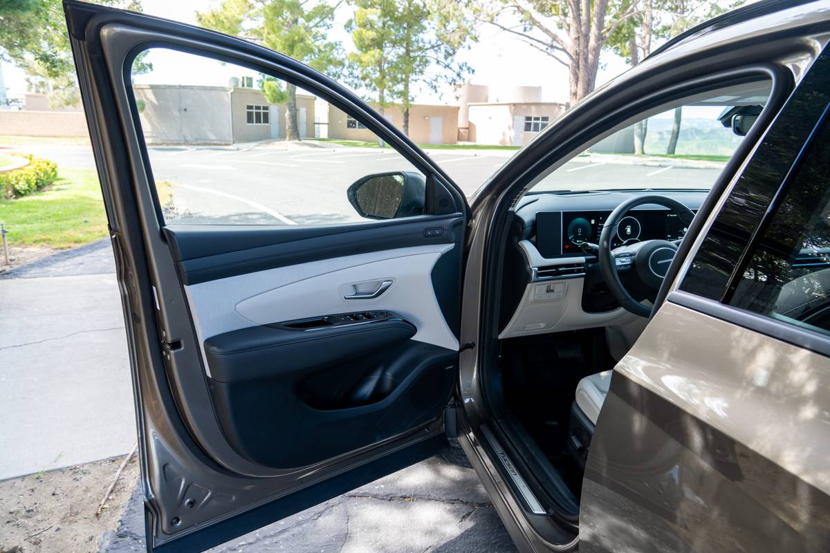 hyundai tucson hybrid limited awd 2026 13 interior driver door scaled jpg