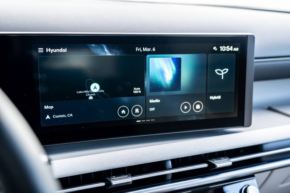 hyundai tucson hybrid limited awd 2026 22 interior center stack display 1 scaled jpg