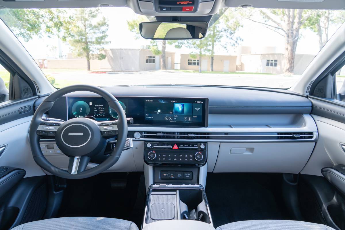 hyundai tucson hybrid limited awd 2026 31 interior front row scaled jpg