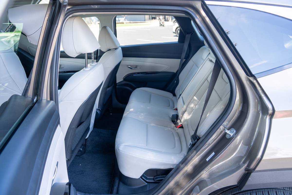 hyundai tucson hybrid limited awd 2026 34 interior second row scaled jpg