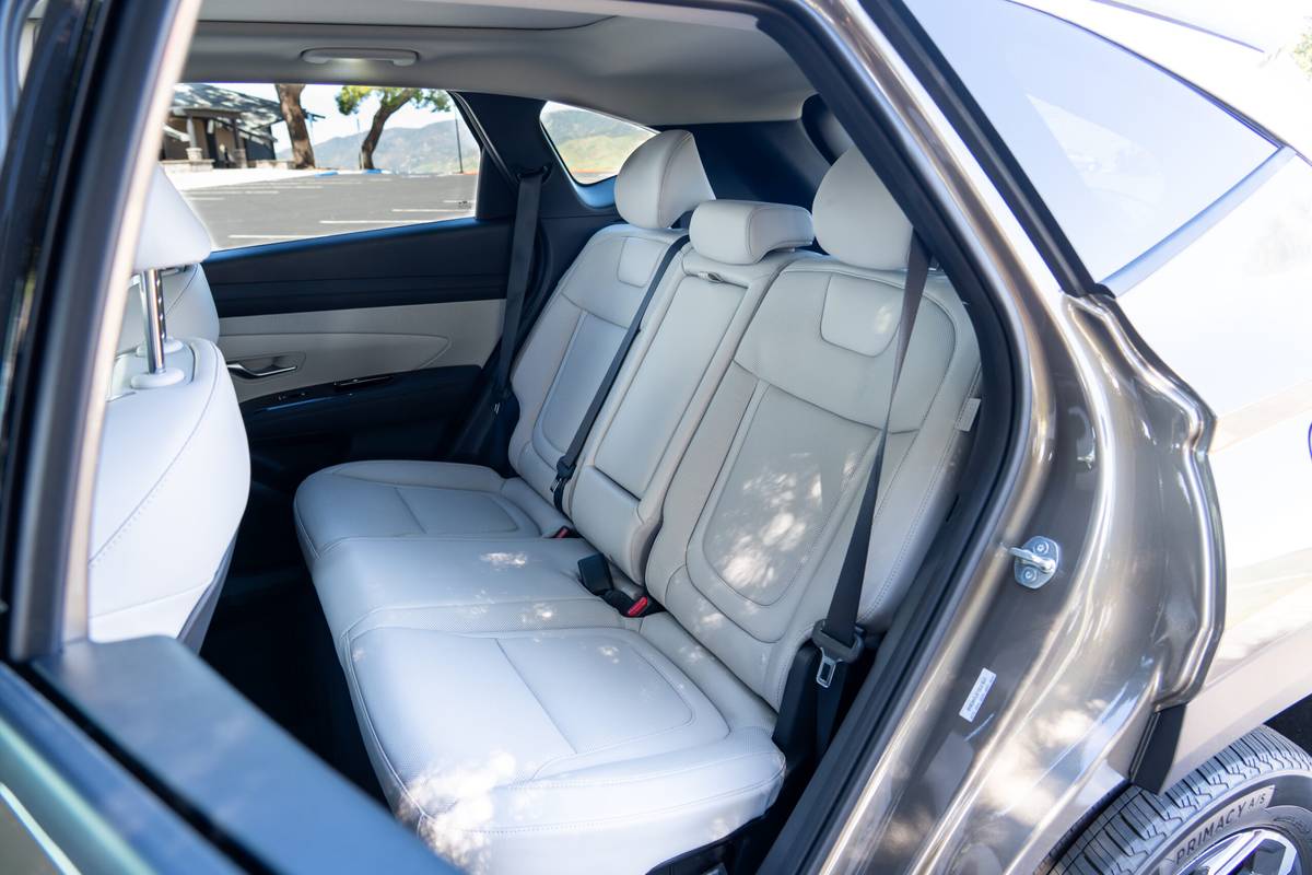 hyundai tucson hybrid limited awd 2026 35 interior second row scaled jpg