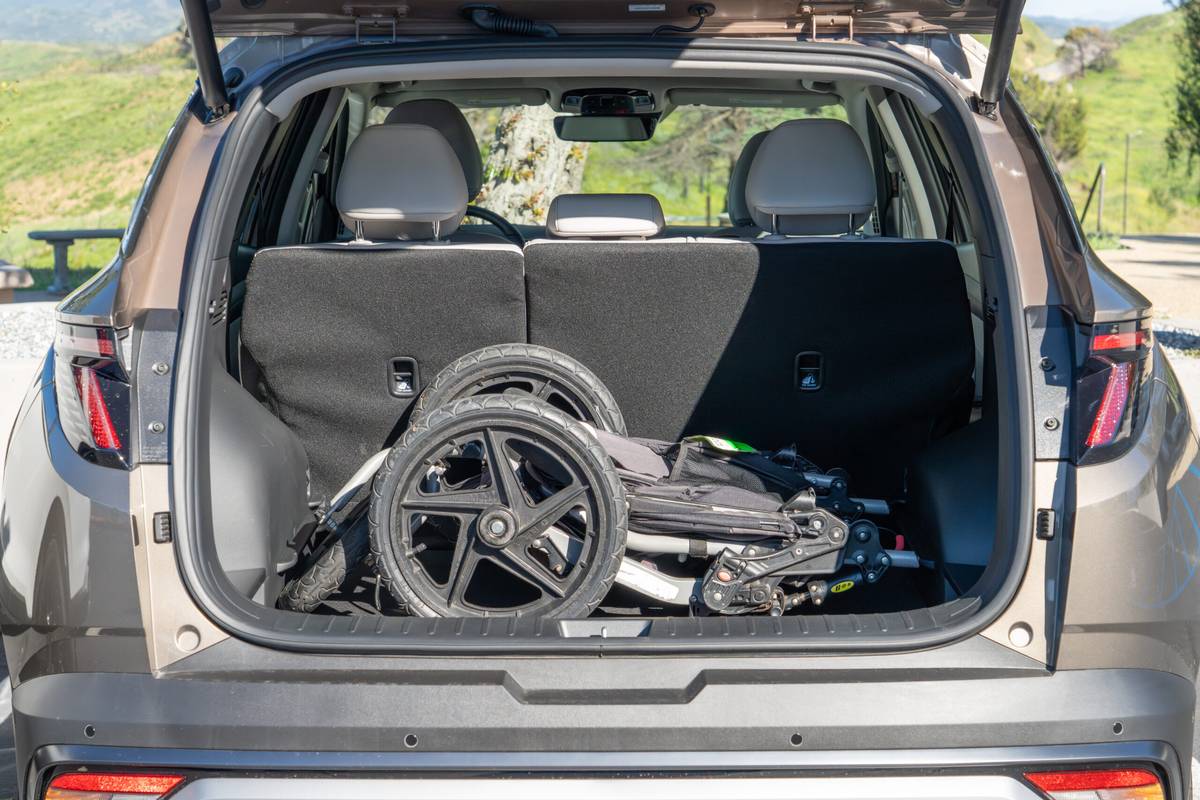 hyundai tucson hybrid limited awd 2026 40 interior cargo scaled jpg