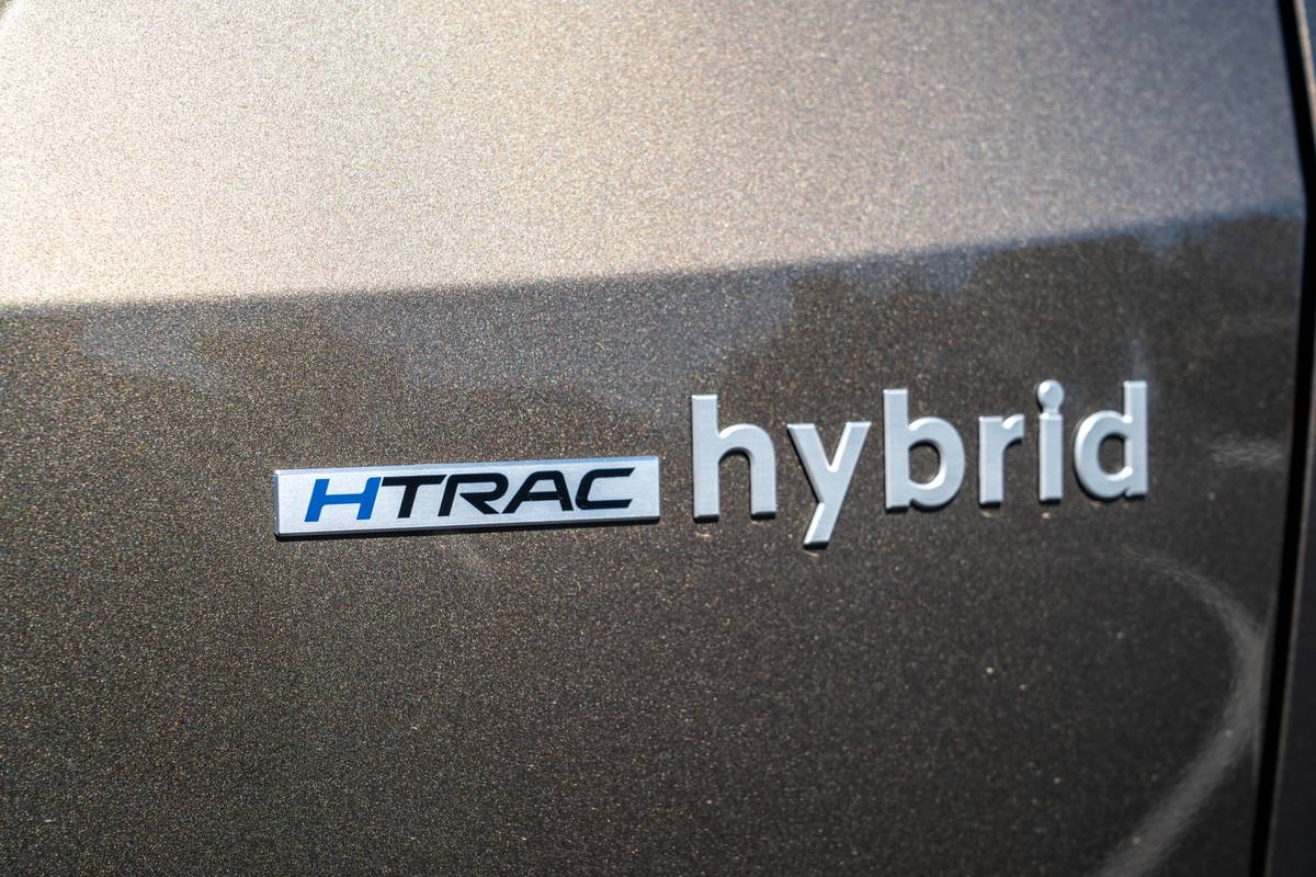 hyundai tucson hybrid limited awd 2026 45 exterior badge detail scaled jpg