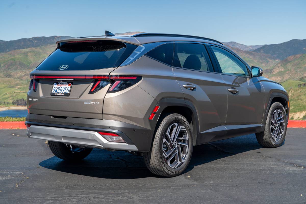 hyundai tucson hybrid limited awd 2026 46 exterior rear angle 1 scaled jpg