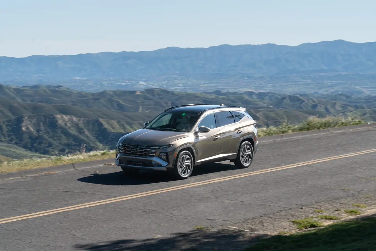 hyundai tucson hybrid limited awd 2026 47 exterior dynamic profile scaled jpg