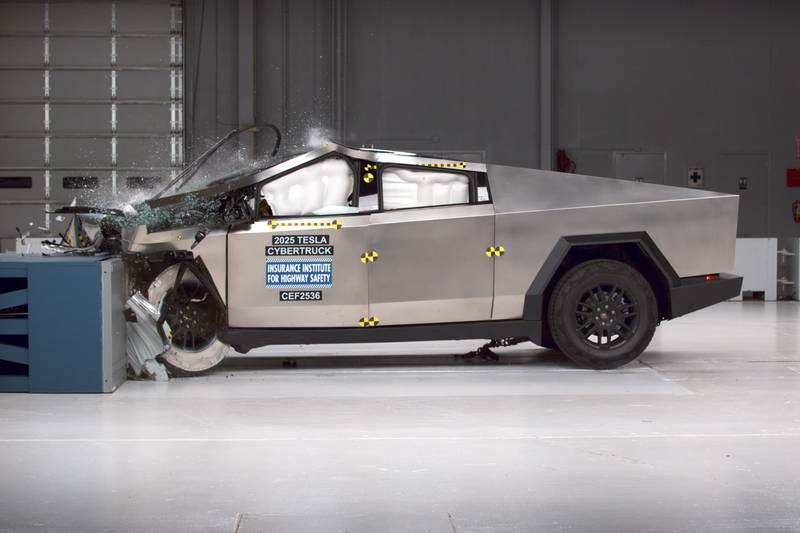 iihs-ev-testing-2025-exterior-iihs-01