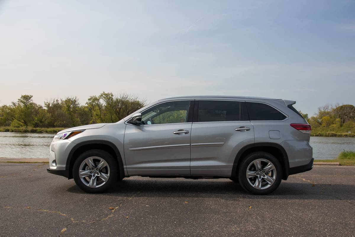 2017 Toyota Highlander Review: Photo Gallery | Cars.com