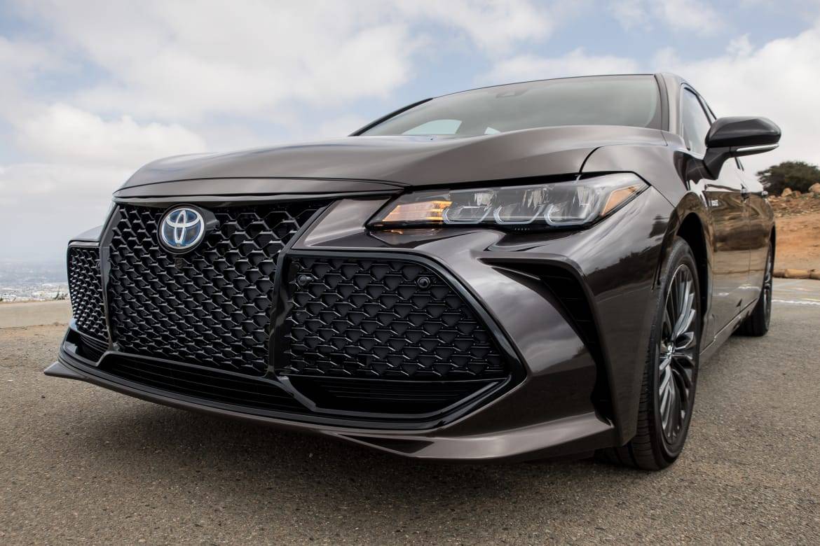 2019 Toyota Avalon First Drive: A Flagship Split in Two