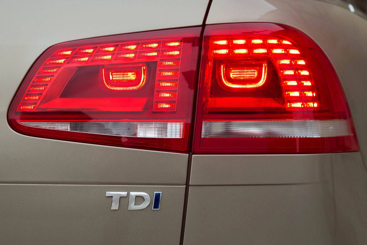 2016 Volkswagen Touareg TDI OEM.jpg