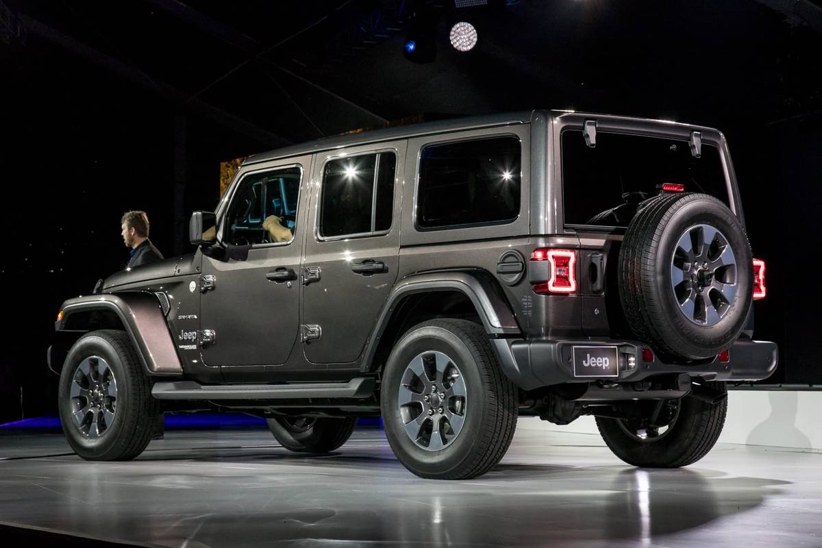 Photo Gallery: 2018 Jeep Wrangler Redesigned But Still Rugged | Cars.com