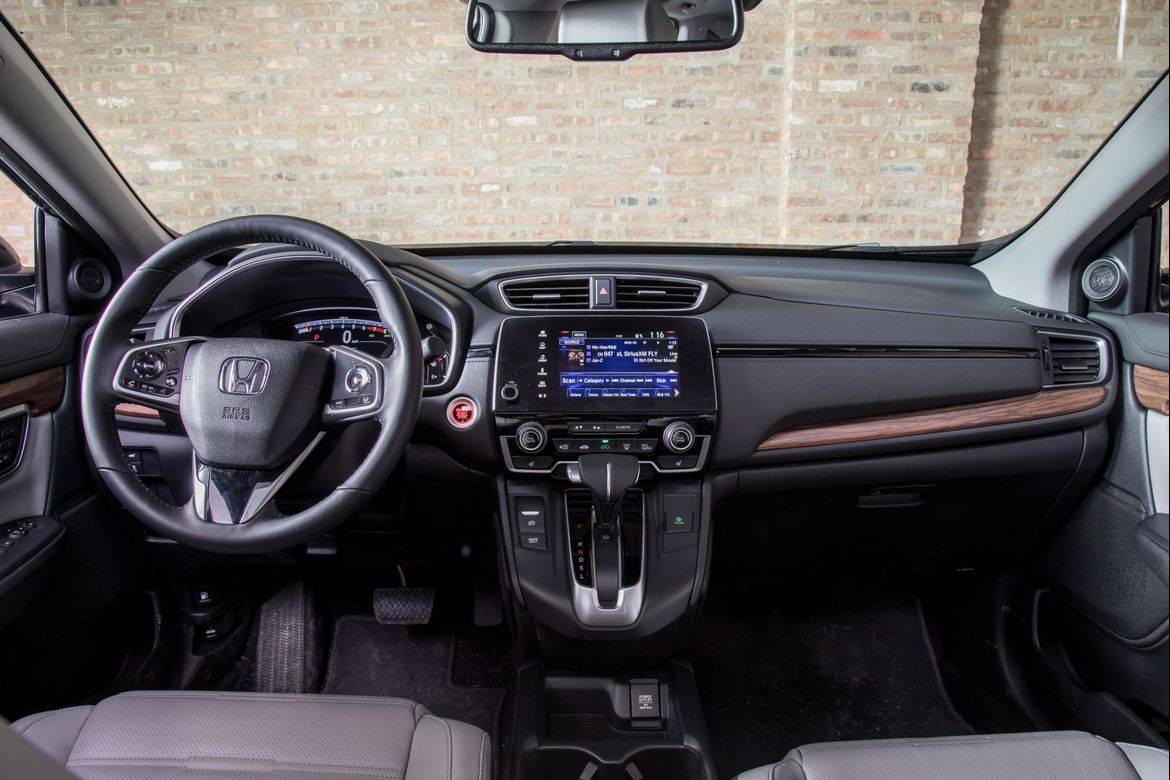 11-honda-cr-v-2019-cockpit-shot--interior.jpg