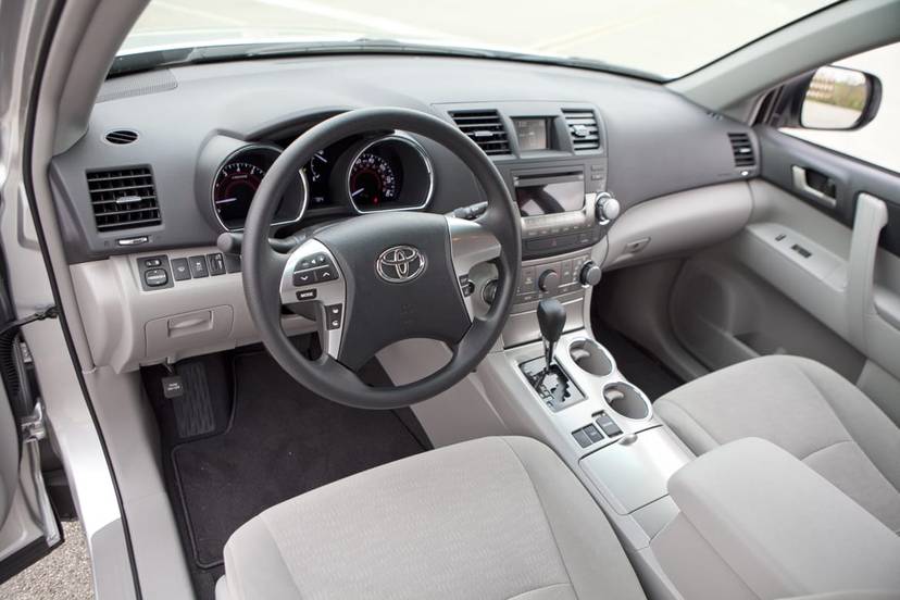 11_Toyota_Highlander_Steering_Wheel.jpg