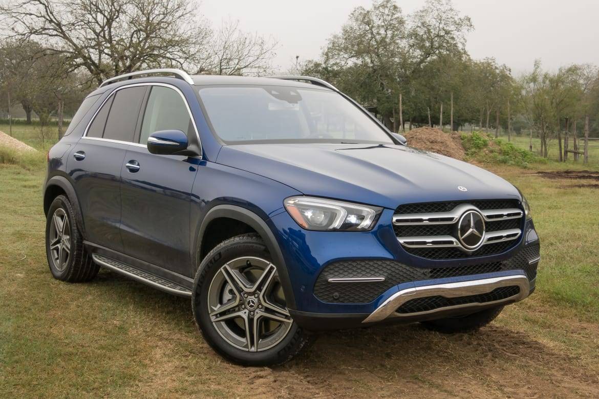 01-mercedes-benz-gle-450-2020-angle--blue--exterior--front--outd