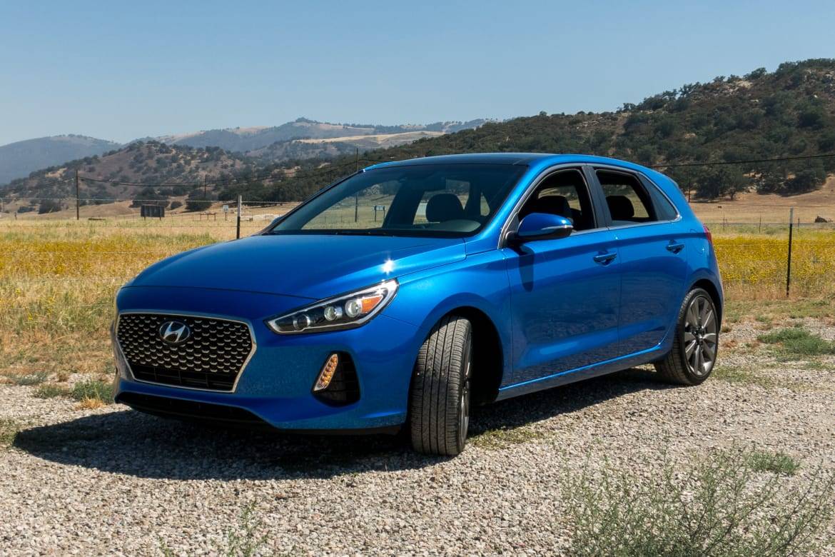 Hyundai i30 (Elantra GT) review - better than a VW Golf? 