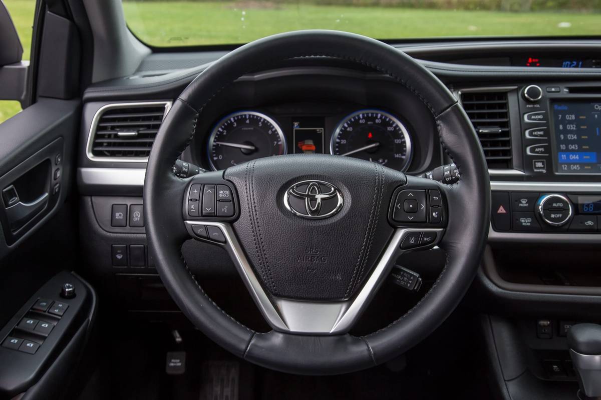 2017 Toyota Highlander Review: Photo Gallery 