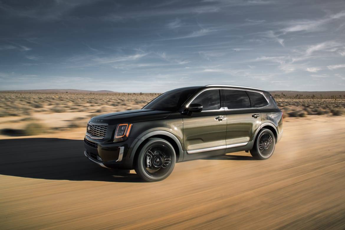 01-kia-telluride-2020-angle--dynamic--exterior--front--green--of