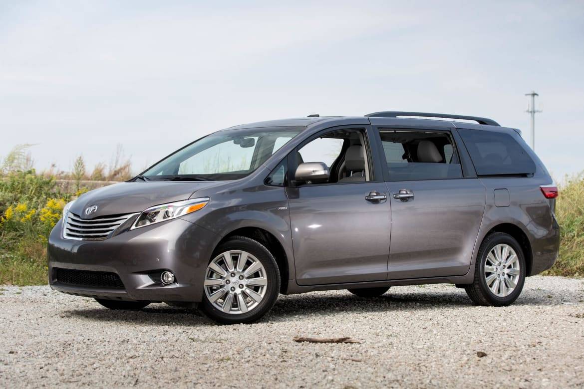 2017 Toyota Sienna Photo Gallery | Cars.com