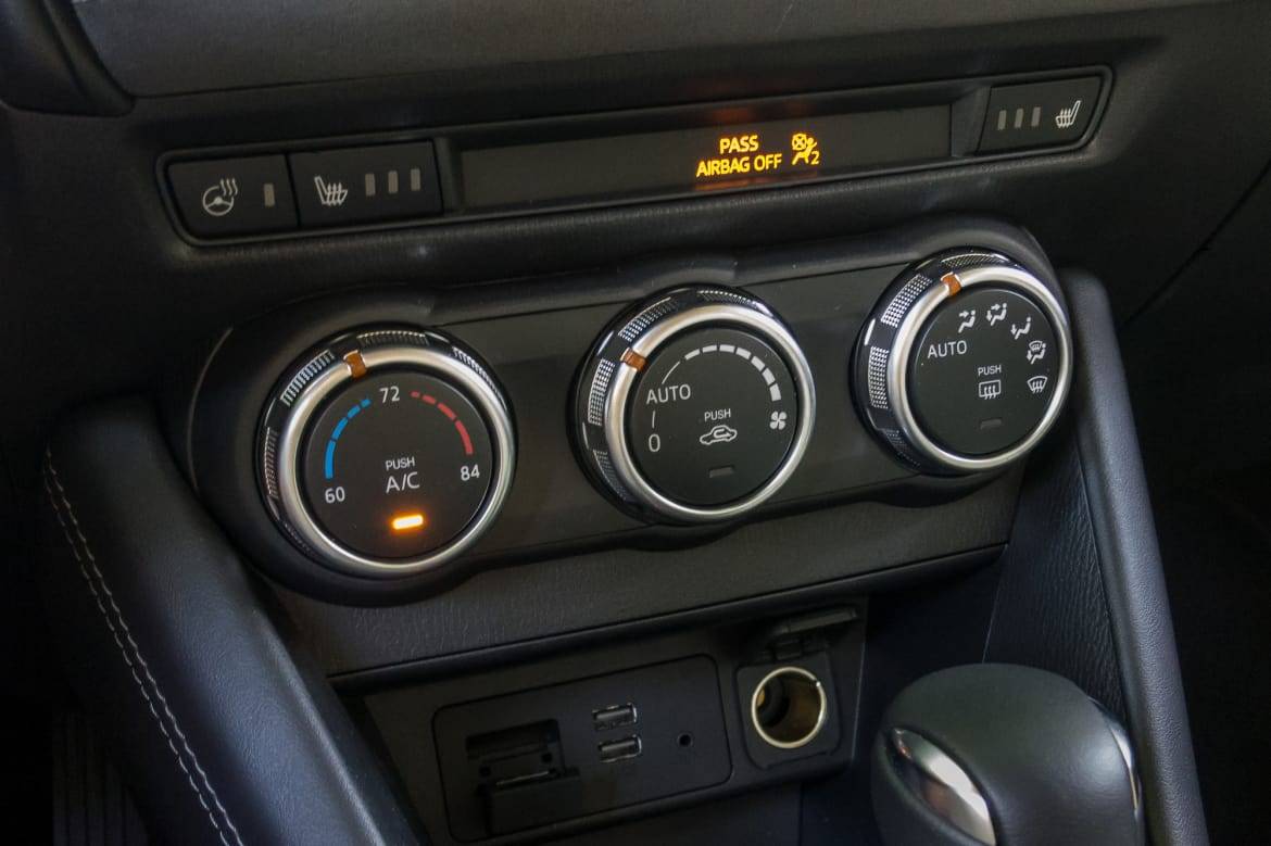 Climate control is via physical dials. | Cars.com photo by Fred Meier