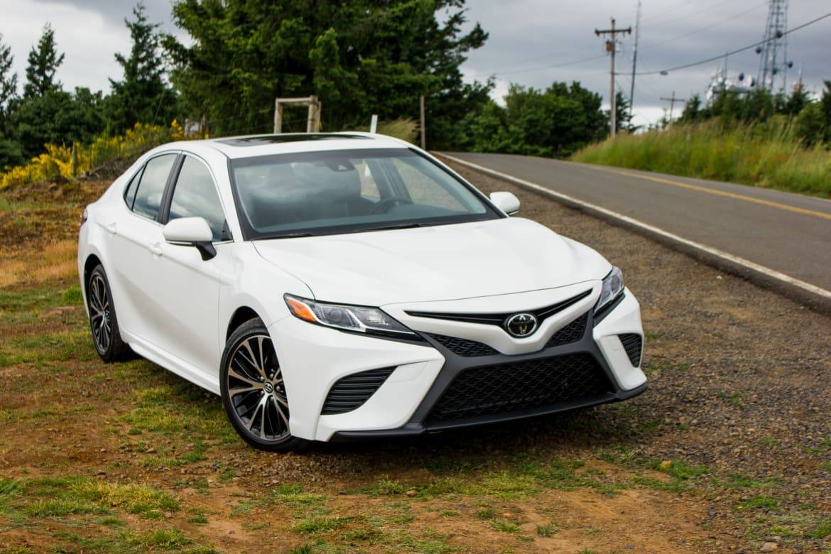 Тойота 2018 года. Тойота Камри 2018. Toyota Camry se 2018. Камри американка 2018. Camry 2018 XSE White.