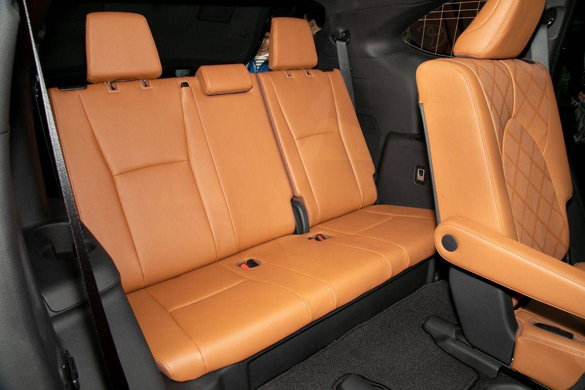 toyota highlander 2022 black interior