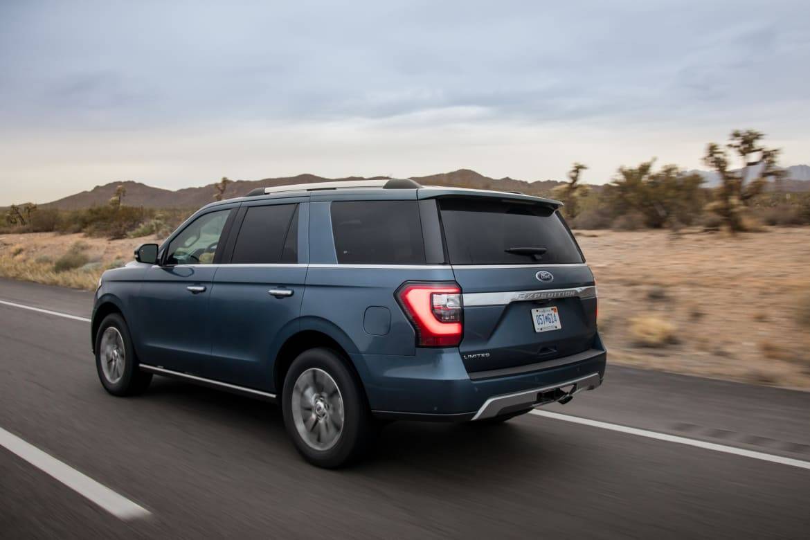 07-ford-expedition-2018-blue--dynamic--exterior--rear-angle.jpg