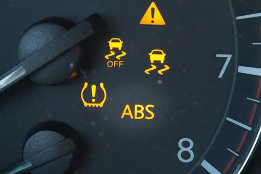 Stevenson Identitet sprogfærdighed Why Is the ABS Light On? | Cars.com