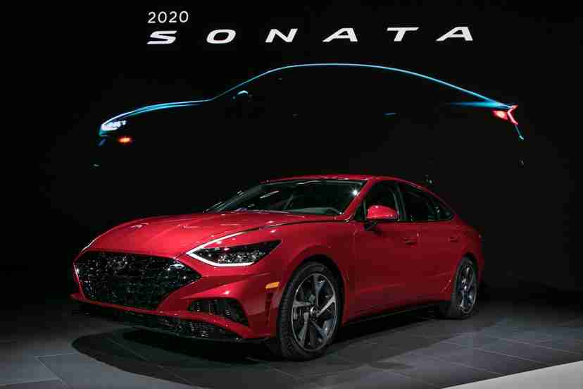 01-hyundai-sonata-2020-angle--exterior--front--red.jpg