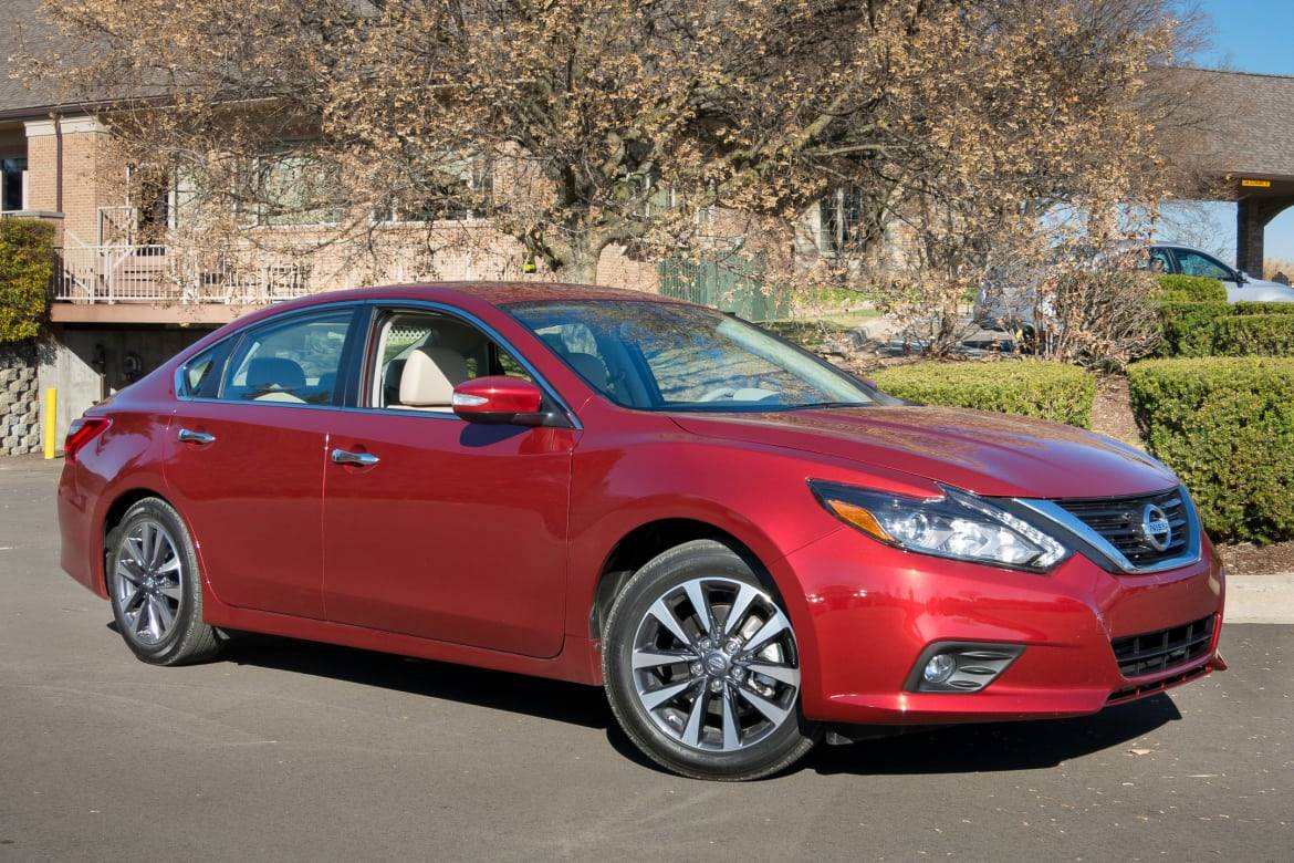 2016 nissan altima red