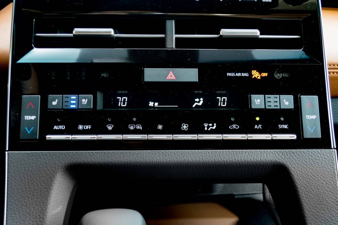 Seat cooler button on a 2019 Toyota Avalon
