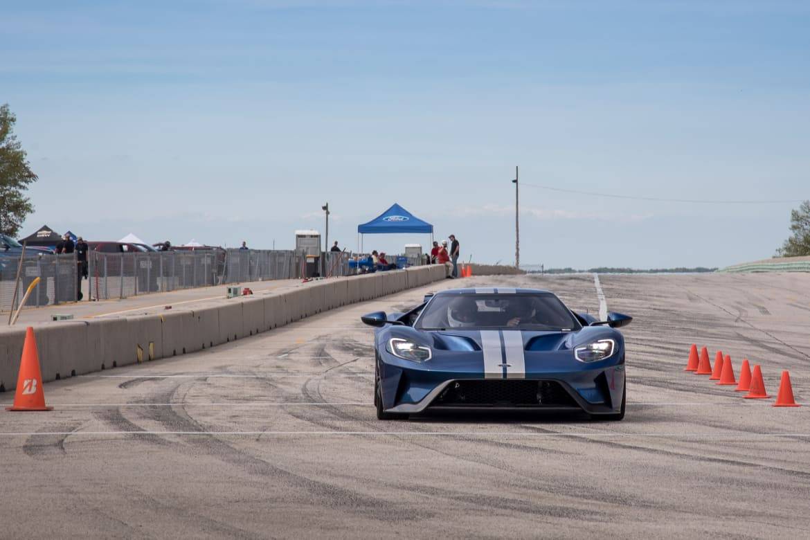 04-ford-gt-2017-blue--exterior--front.jpg