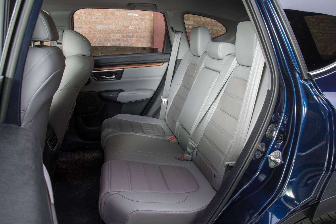 29-honda-cr-v-2019-interior--second-row.jpg