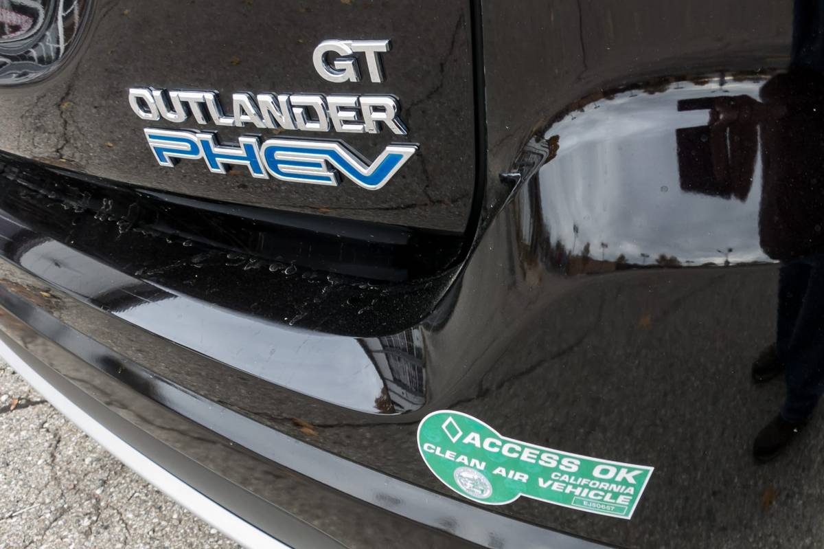 outlander phev lift kit