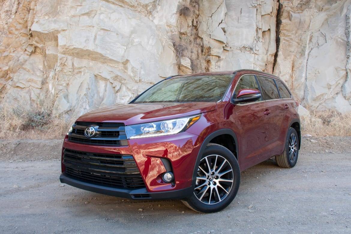 2017 Toyota Highlander and Highlander Hybrid Review: First Drive | Cars.com