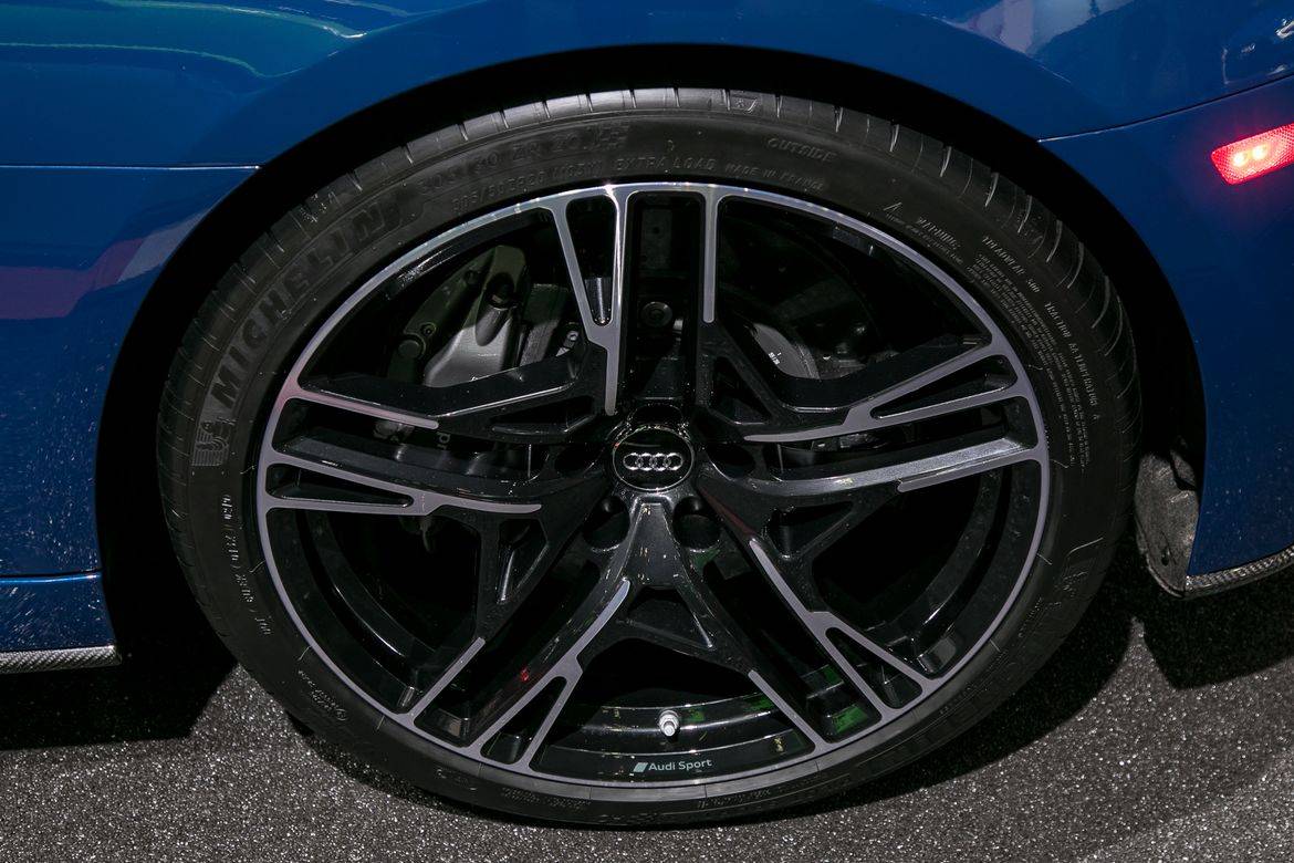 Audi R8 V10 Decennium celebrates 10 years of 10-cylinder excellence - CNET