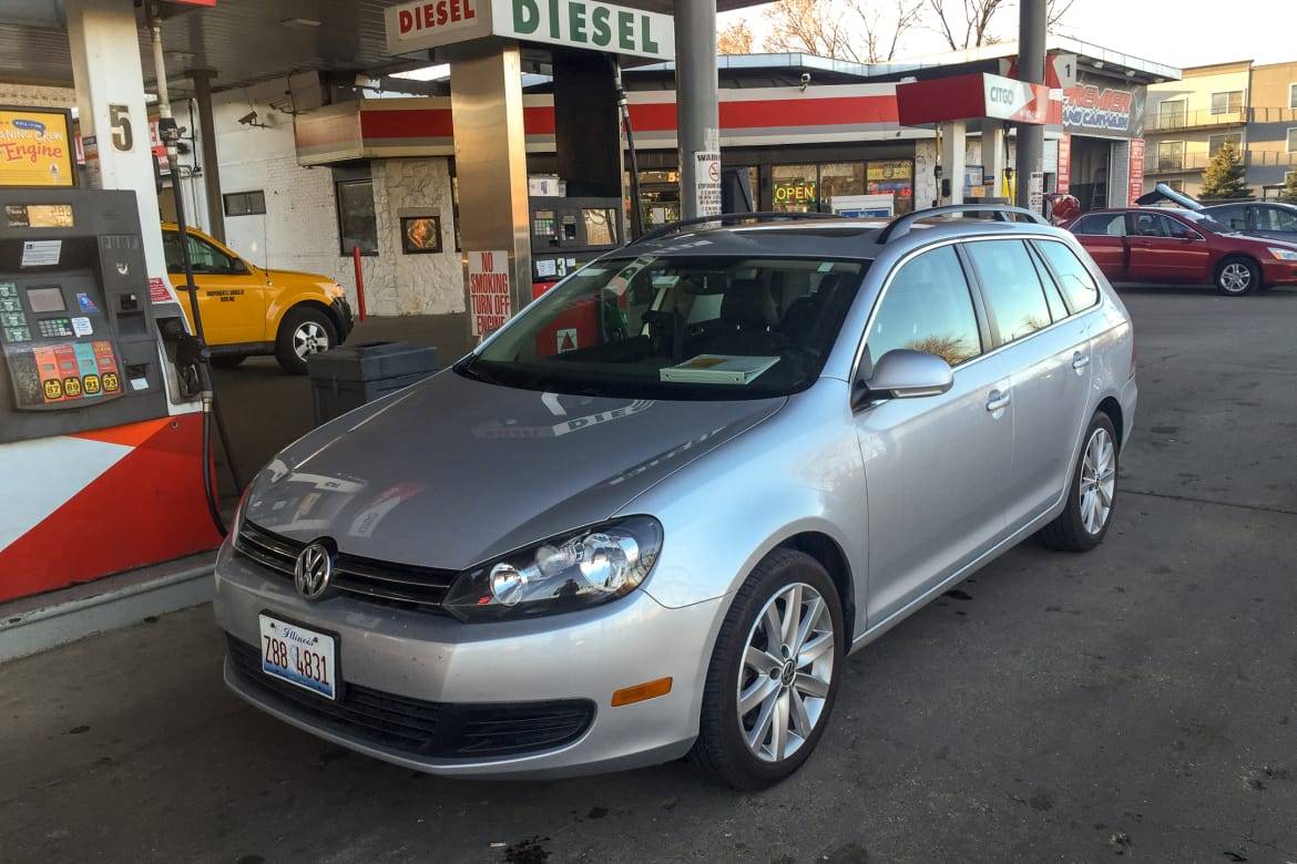 13Volkswagen_TDI_Gas-Station_JB_04.jpg