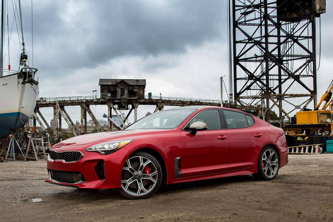 2000px-02-kia-stinger-2018-angle-exterior-front-red-CL.jpg