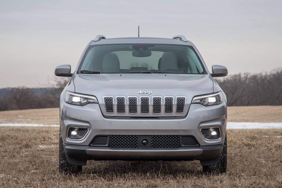 04-jeep-cherokee-2019-engine--front--silver.jpg