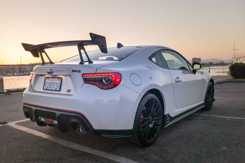 01-subaru-brz-2018-exterior-rear angle-white.jpg