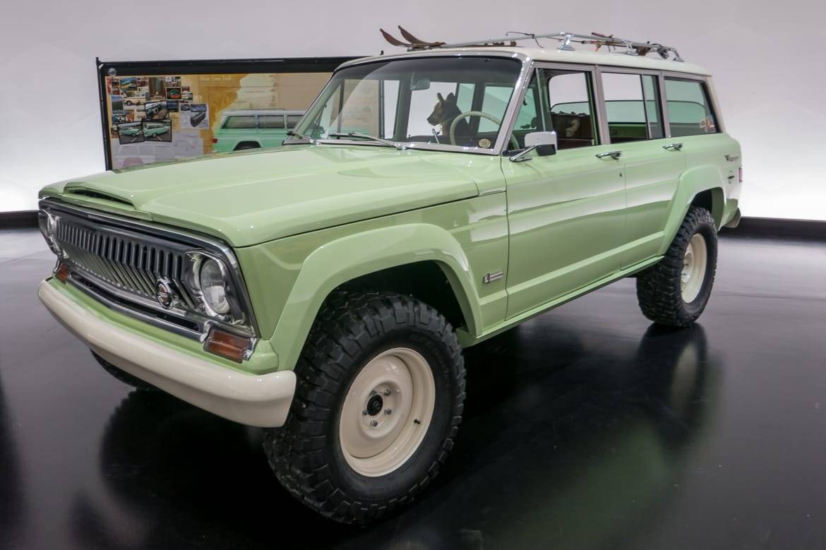 01-jeep-wagoneer-roadtrip-concept-angle-exterior-front-green.jpg