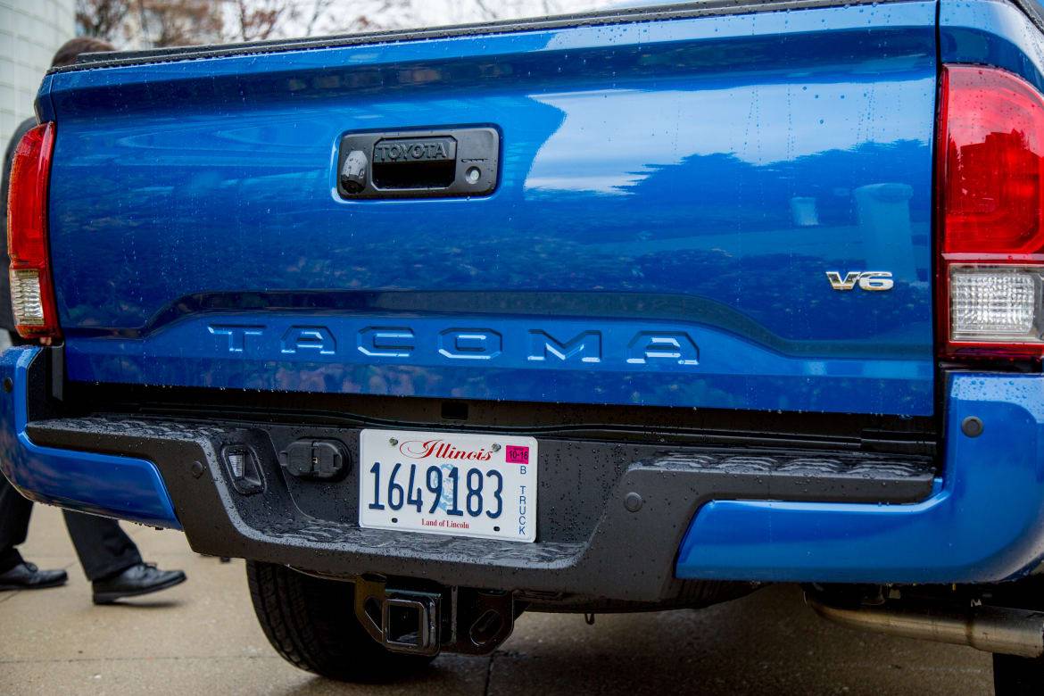 Toyota Talks Trucks, 2016 Tacoma and Those Darn Manual Seats | Cars.com