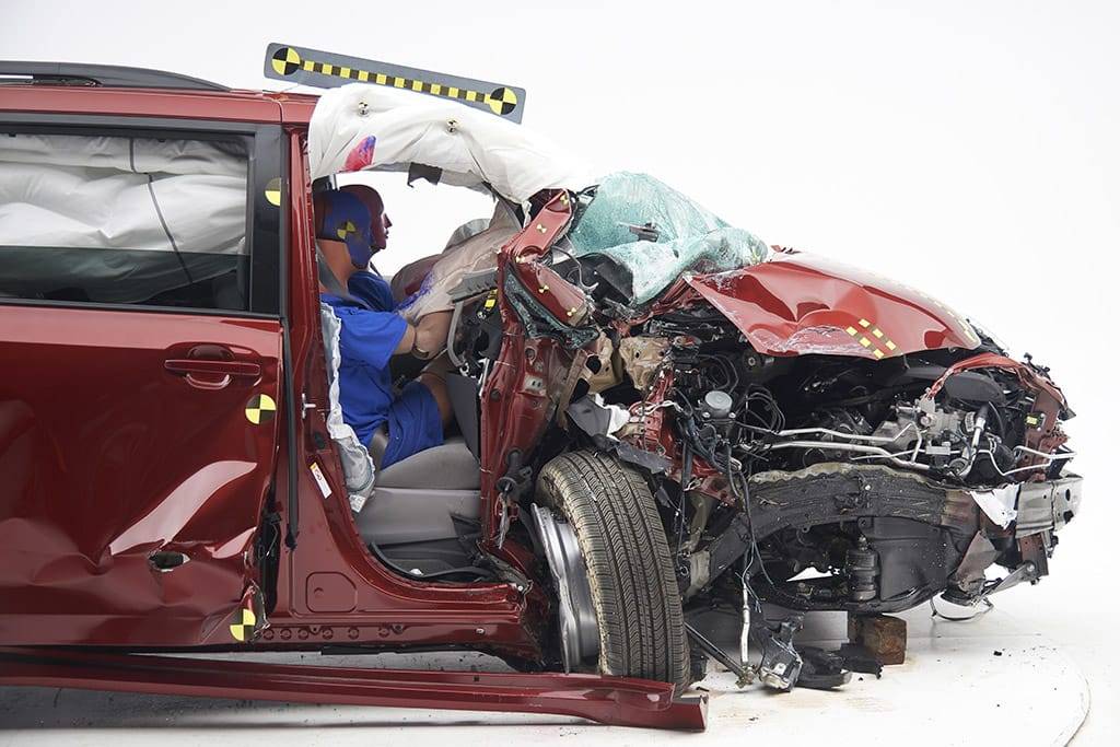 Chrysler pacifica best sale crash test