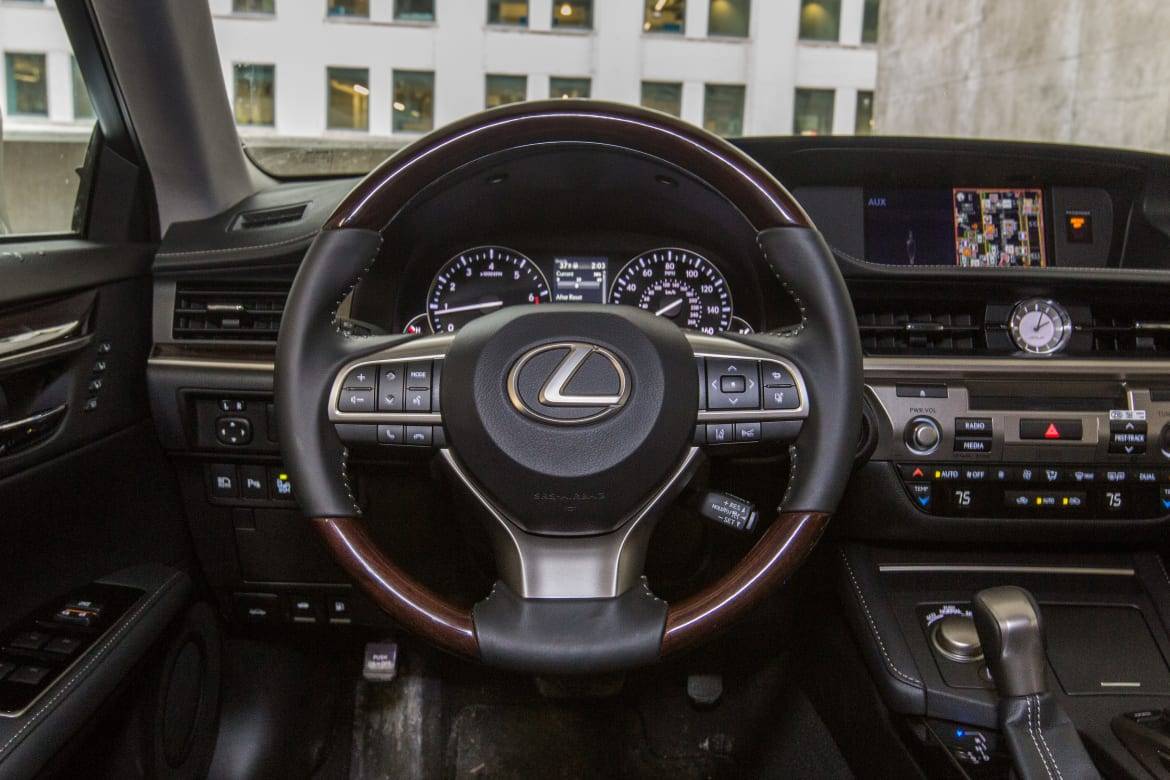 Our View: 2017 Lexus ES 350 | Cars.com