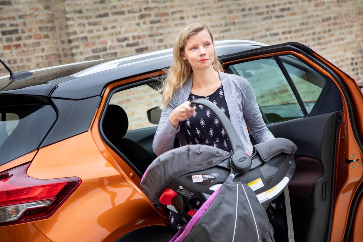 How Do Car Seats Fit in a 2018 Nissan Kicks?