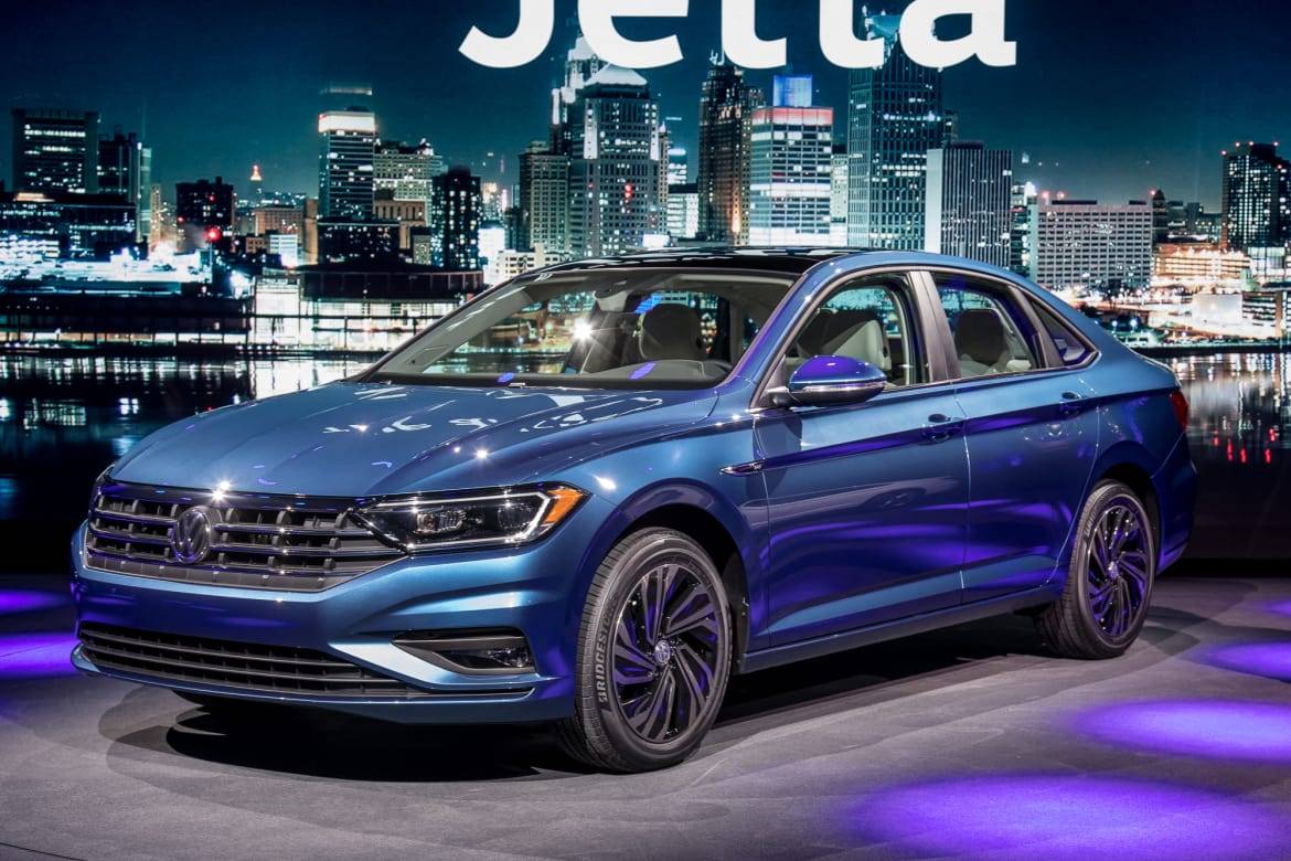 01-volkswagen-jetta-2019-angle-autoshow-blue-exterior-front.jpg