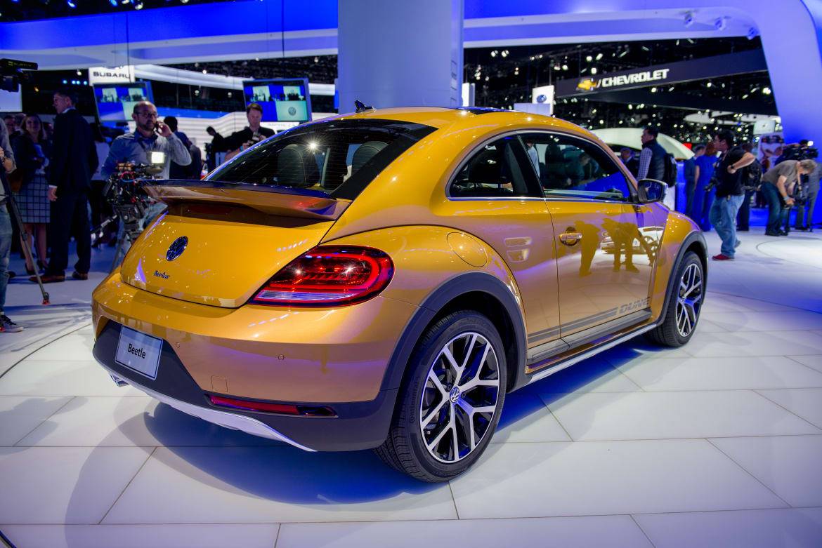 2016 Volkswagen Beetle Dune Photo Gallery | Cars.com